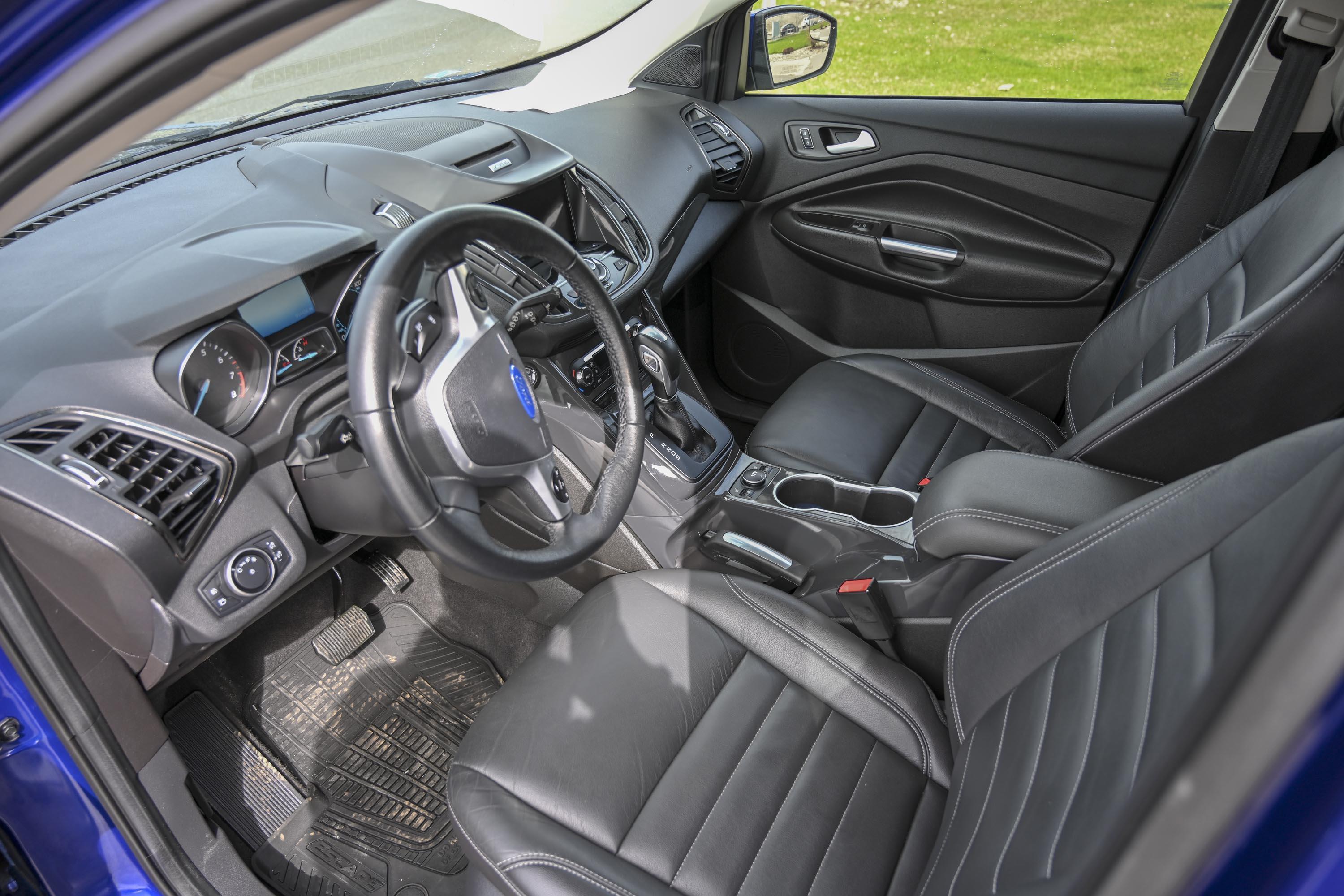 16 Ford Escape 1