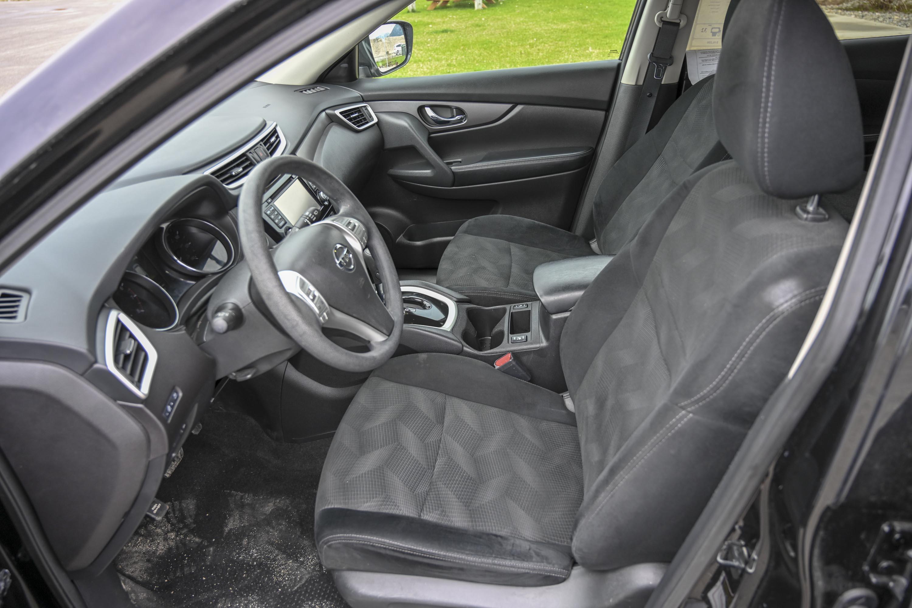 16 Nissan Rougue 1