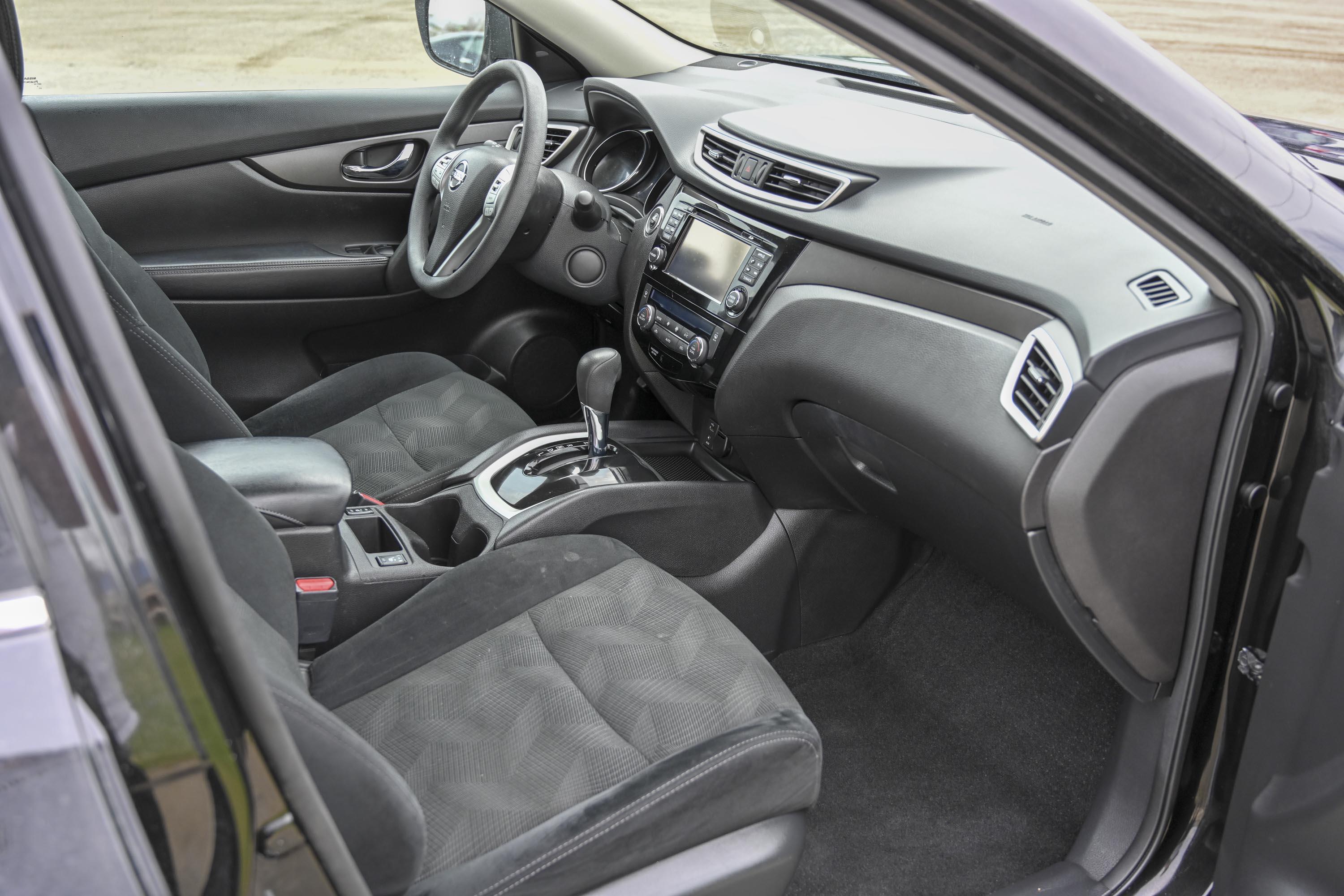 16 Nissan Rougue 5
