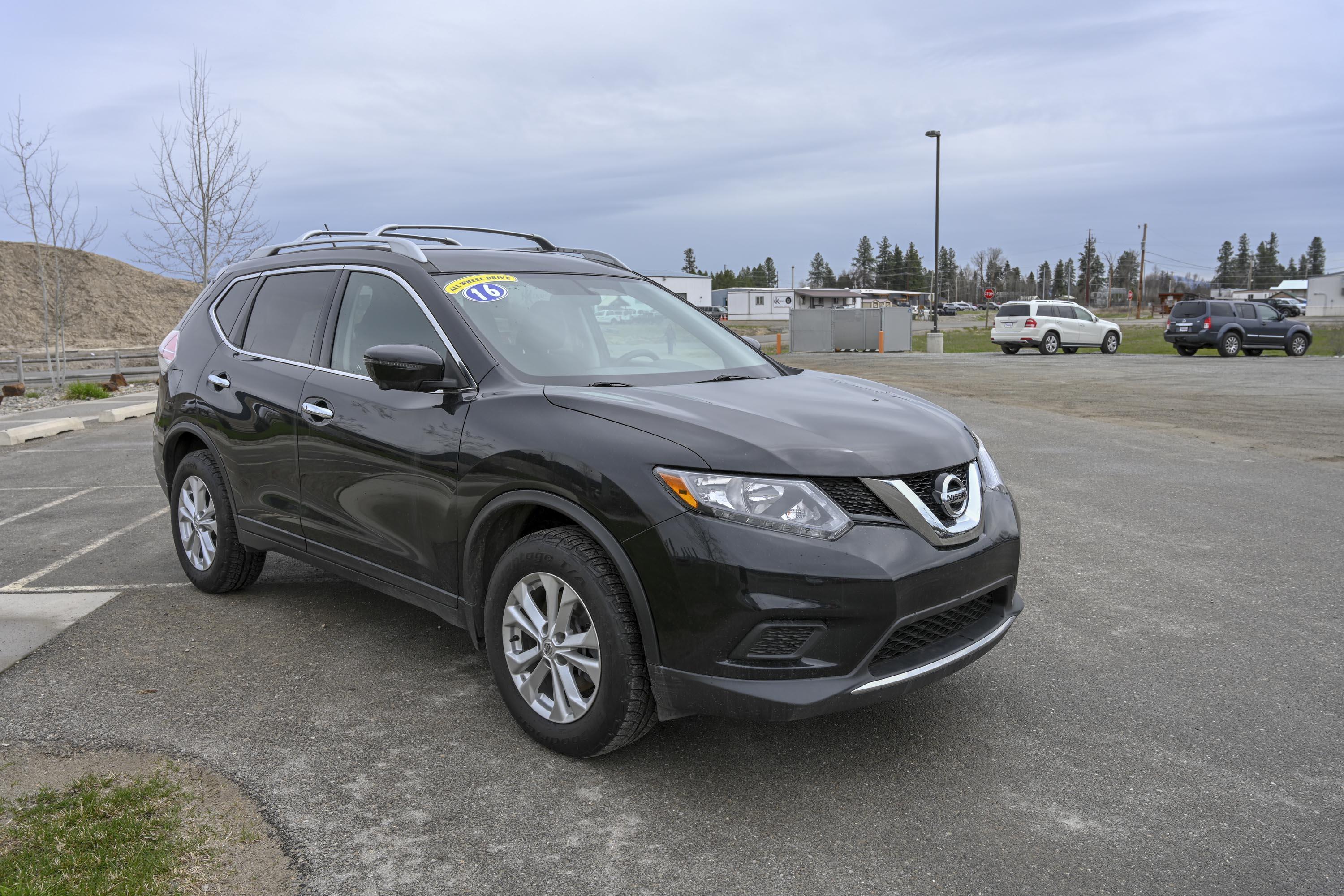 16 Nissan Rougue 7
