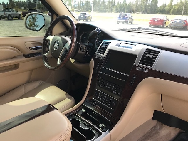2011 Cadillac Escalade 1