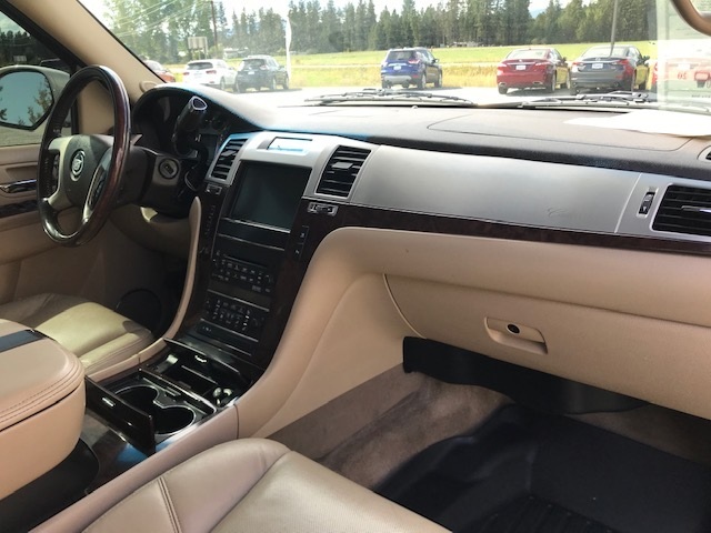 2011 Cadillac Escalade 16