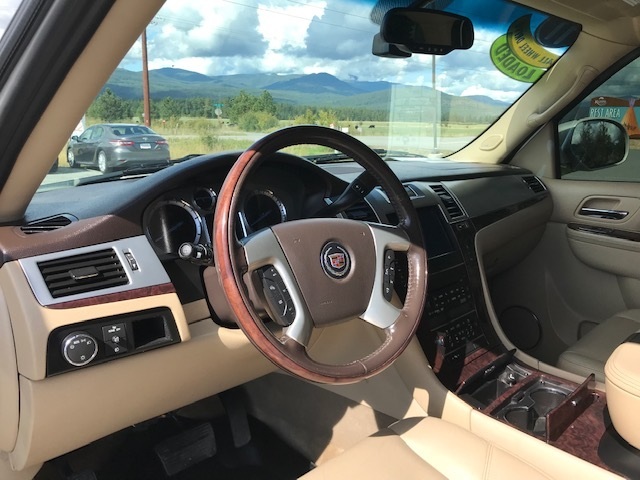 2011 Cadillac Escalade 8