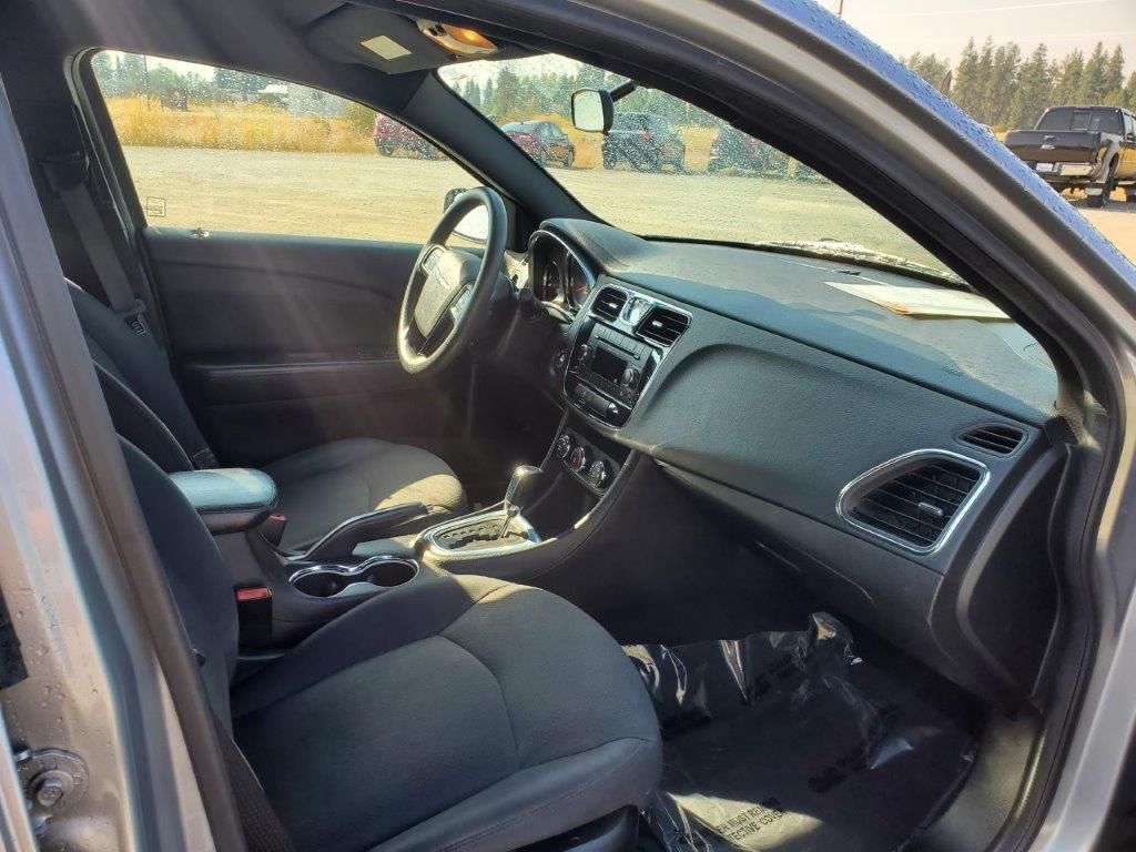 2014 Chrysler 200 1