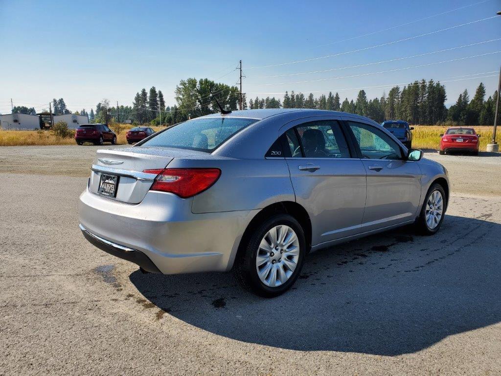 2014 Chrysler 200 4