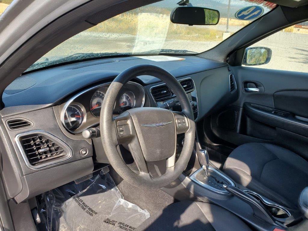 2014 Chrysler 200 6