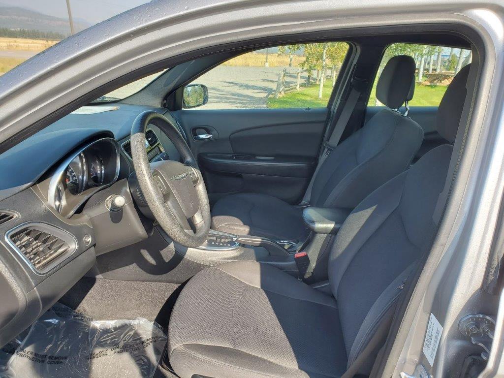 2014 Chrysler 200 7